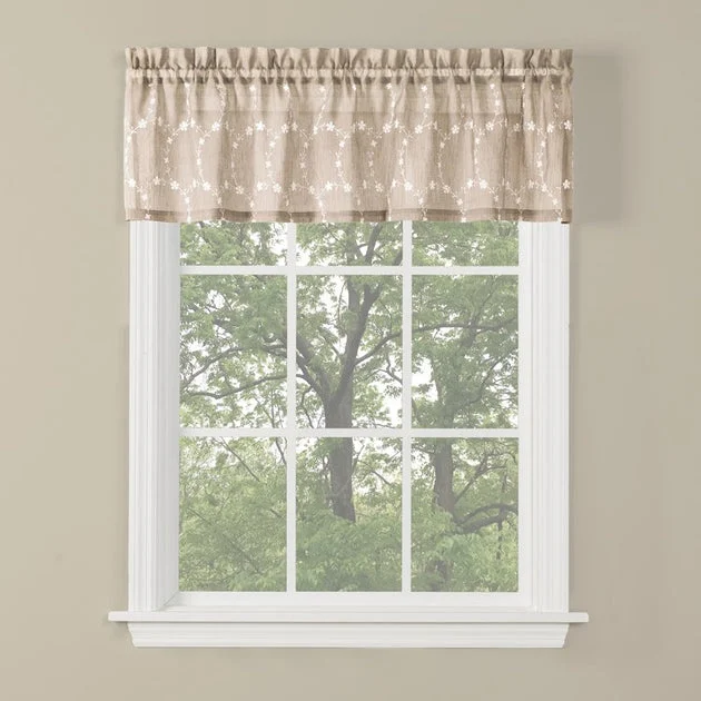 Briarwood Valance in Wheat